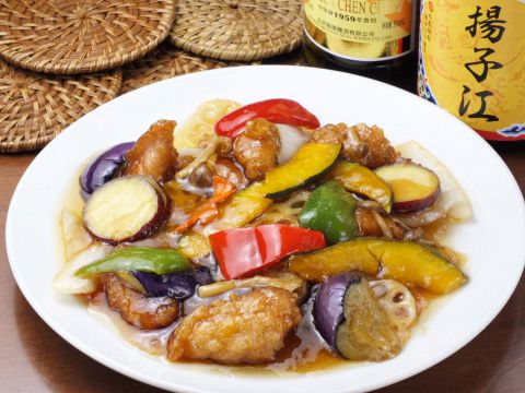 【オススメ】特製酢豚 (当店人気の甘酢をからめた特製です)