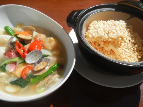 海鮮鍋包　本日の貝や季節野菜などであっさり、塩味に仕上げました。